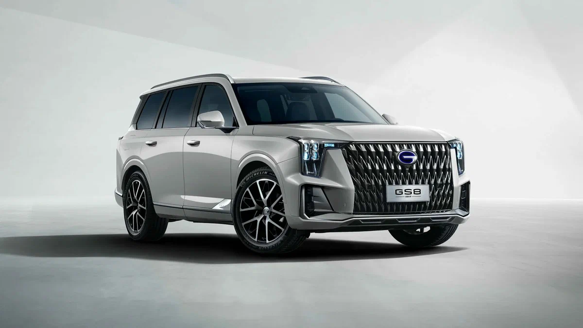 GAC GS8 в трехчетвертном ракурсе